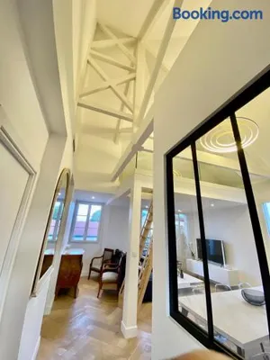 Image of Piscine et jacuzzi Loft ravissant dans une maison basque