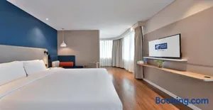 Image of Holiday Inn Express Chengdu North Railway Station by IHG - Near Panda Base, Near Chunxi Road