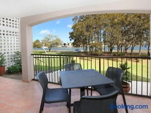 Image of 2 bedroom Apt on Parkyn Parade with pool and Airvconditioning