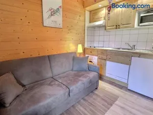 Image of Studio skis aux pieds, bien équipé avec Wi-Fi – Les Allues - FR-1-182-42