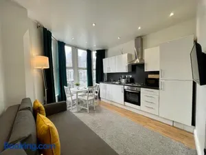 Image of Stylish Modern Apartment For Up To 4 Nr CityCentre