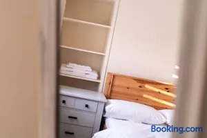 Image of Bumble Bee Cottage Witney Serviced accommodation