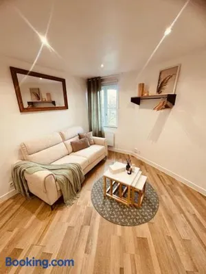 Image of L'escale Versailles paris G/W/N