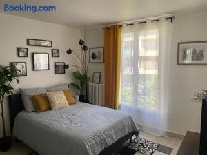 Image of Emplacement exceptionnel et rare Paris Suresnes longchamp