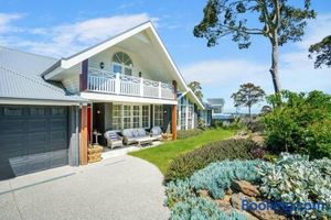 Image of Luxury & plush lifestyle 5 Bedroom house in Mt Eliza