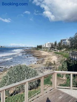 Image of Stylish getaway, beach views, 2 mins from shops