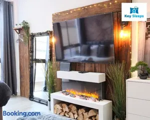 Image of Stunning Studio Apartment & Leisure & Contractors & M1