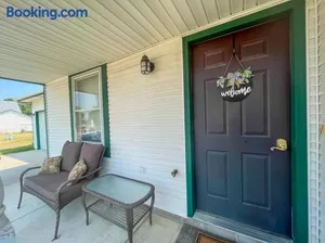 Image of New Husker Listing 4bd 2b 15min walk to Stadium