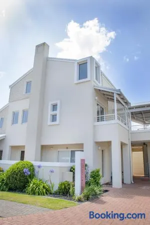 Image of Midd's on the Beach - luxury beach front apartment