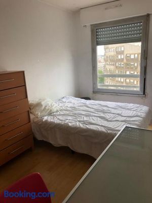 Image of A Boulogne une chambre meublée dans appartement partagé 5 mn du métro et tram