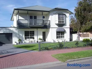 Image of Glenelg Sea-Breeze