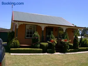 Image of "Grand Ole Topiary" Cottage Accommodation Railton
