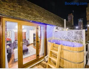 Image of Penthouse On Waterside With River Views, Private Parking & Secluded Hot Tub