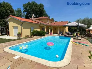 Image of Chambres dans villa avec piscine