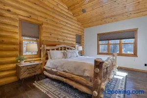 Image of Luxurious Cabin on Castle Rock Lake! Sleeps up to 20!