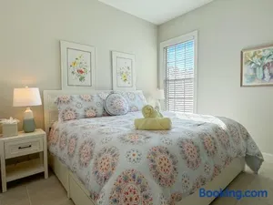 Image of Windsor Lodge Unit 20, studio, 1BR 1BA close to the beaches, pool access