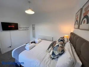 Image of Bridge Place - Spacious home with plenty of beds!