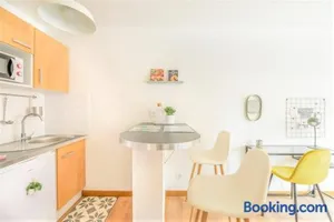 Image of LE MONTMORENCY - Free Parking - Airbus - Netflix