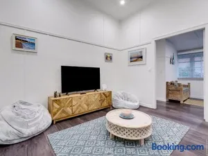 Image of Urangan Family Friendly home with views, wifi, wine