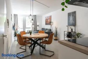 Image of Prime Location Apt W Wifi & Near Poppodium 013