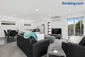 Image of The Villa at 165 Contemporary apartment