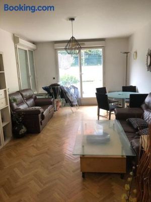 Image of BEL ET SPACIEUX APPARTEMENT AVEC TERRASSES ET JARDINS EN RDC / COUR PROCHE RER B ET TRAM BANLIEUE PARIS SUD