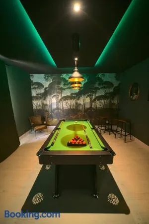 Image of British room Billard & jacuzzi centre ville parking gratuit