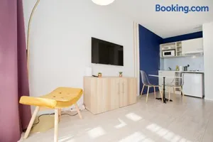 Image of Grand studio avec climatisation, balcon proche gare centre ville