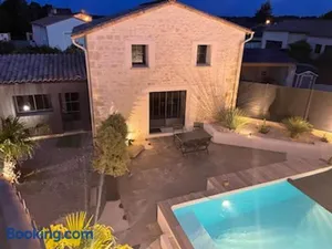 Image of Jolie maison en pierres avec piscine et parking