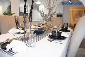 Image of Ballarat Cozy Cottage for Families, Sleeps 8, Pet Friendly, Big backyard, Parking for 4 cars, Close to Shopping mall