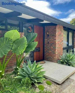 Image of Luxurious Mid-Century Modern Home, Yarra Valley