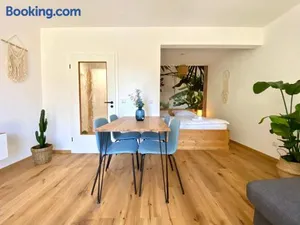 Image of Best Butler Jungle Suite - Central - Netflix - Big Box