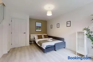 Image of Oakwell View - Modern 3 Bed Home