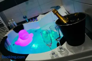 Image of Villa avec baignoire balnéo véranda & jardin