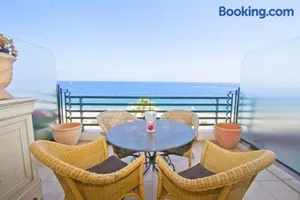 Image of BEACHSIDE SUITE PANORAMIC - PROMENADE HOLIDAY