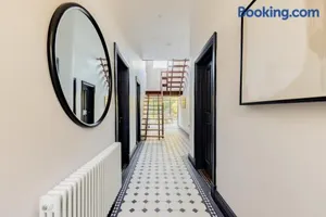 Image of Beautiful large luxury home in London