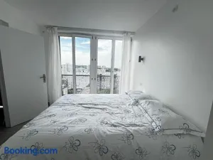 Image of Chambre Serein avec Chaleur Sino-Parisienne