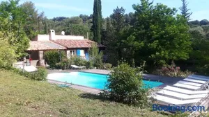 Image of baraveou home in nature