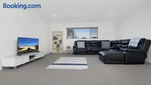 Image of Glossies Coastal Retreat - Relax, Escape, Pets on Request