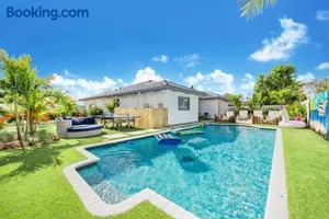 Image of Grand 6BR Escape Resort Pool, Beach & Mini Golf L09