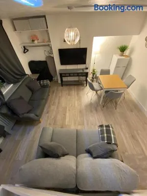 Image of Cold Harbour Entire 3 Bed House - Free Parking