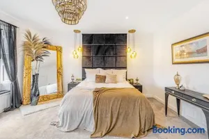 Image of Bank Apartments