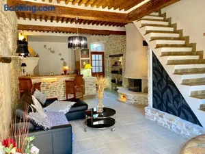 Image of Authentique Bijou Cœur d’Orange à 2 pas du Théâtre Antique!