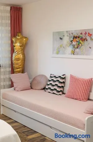 Image of 10 min subway U-Bahn to Marienplatz 130 m2 - 4BR - 2Bath