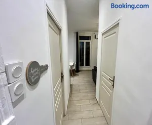 Image of Lumineux 2 pièces - centre-ville climatisé - netflix prime canal - bien placé