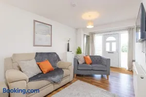 Image of 2BR retreat with Driveway