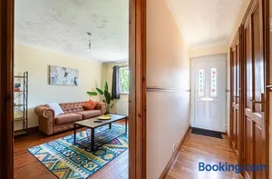 Image of Elegant & Cosy 3BR Home Near Ipswich City Centre
