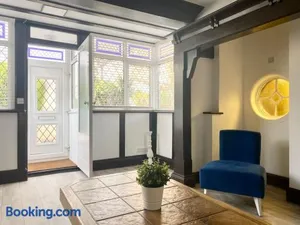 Image of Charming Seaside Cottage in Leigh-on-Sea
