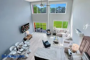 Image of Luxe Condo Overlooking Park