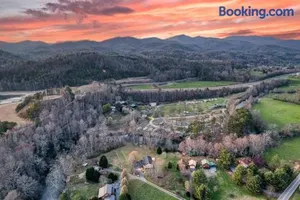 Image of Riverbend Escape - Waterfront - Hot Tub - Game Room